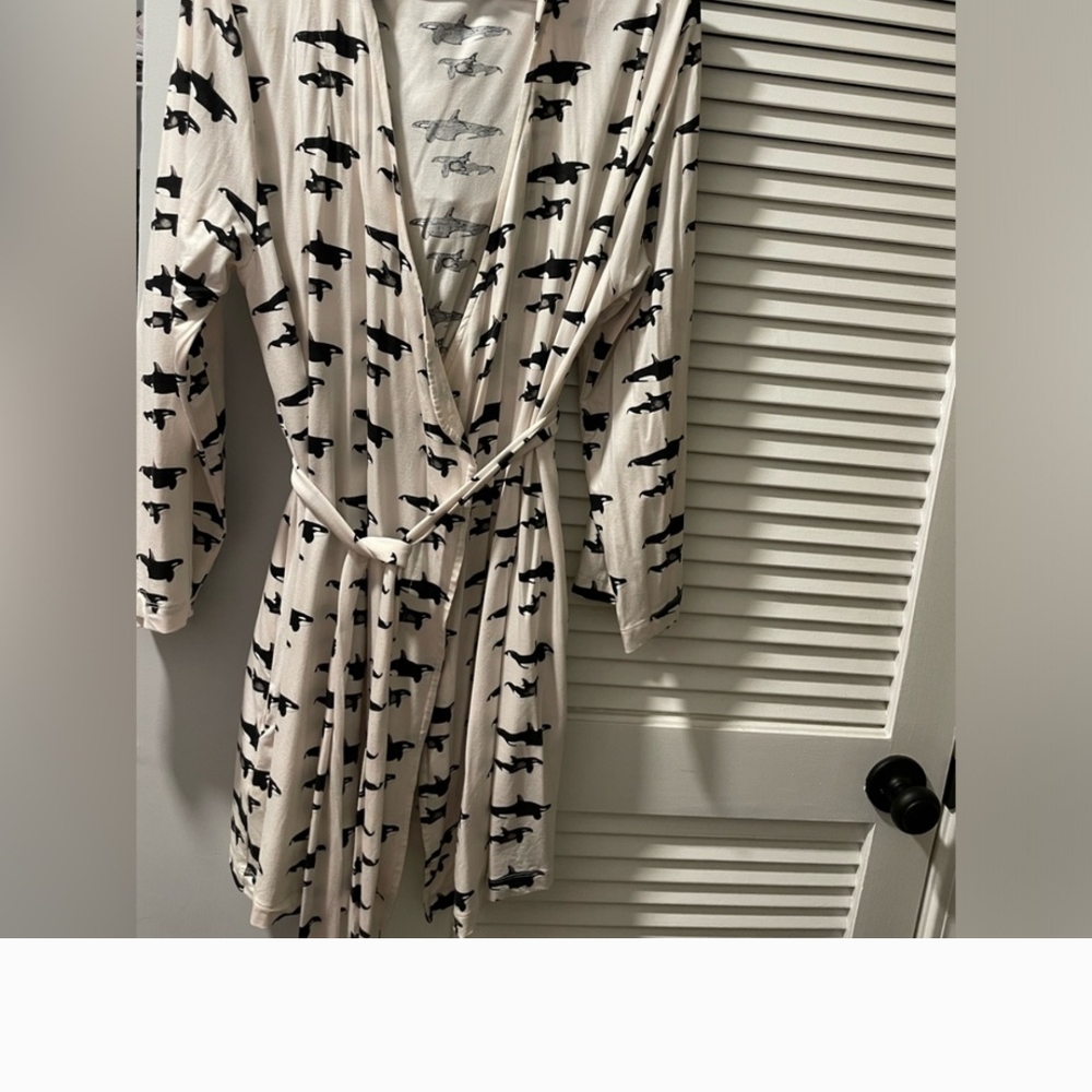 kate quinn Black and White Robe Intimates & Sleepwear